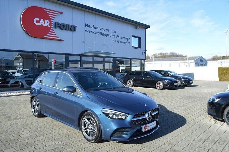 Denimblau metalliclack Gebraucht 2020 Mercedes B180 AMG Van / Kleinbus | 24.550 € (Fairer Preis) - Bild 1/4