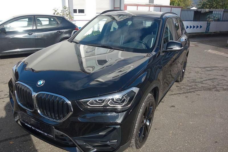 Schwarz Gebraucht 2022 BMW X1 Sport Line SUV | 28.900 € (Fairer Preis) - Bild 1/4