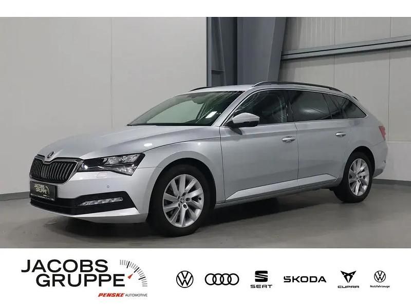 Silber Gebraucht 2021 Skoda Superb Ambition Kombi | 27.925 € (Fairer Preis) - Bild 1/4