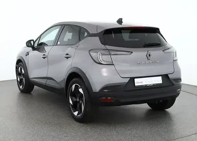 Neu Renault Captur 91 PS (66 kW) 2026 Grau SUV