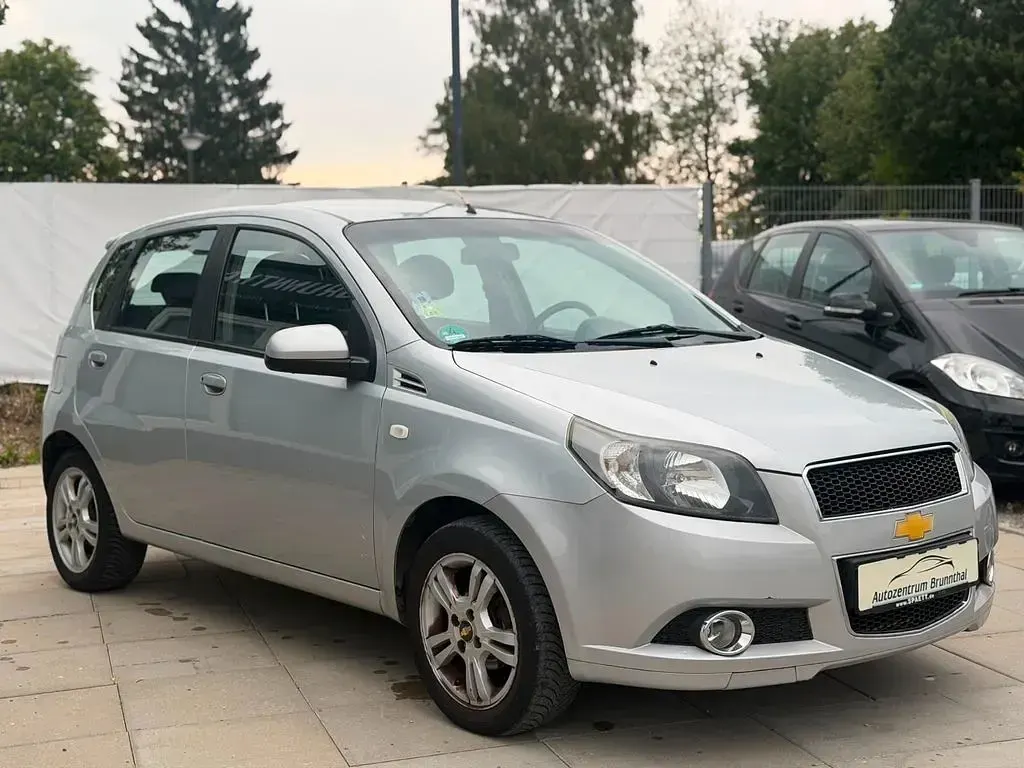 Gebraucht Chevrolet Aveo LT 101 PS (74 kW) 2011 Silber Kleinwagen