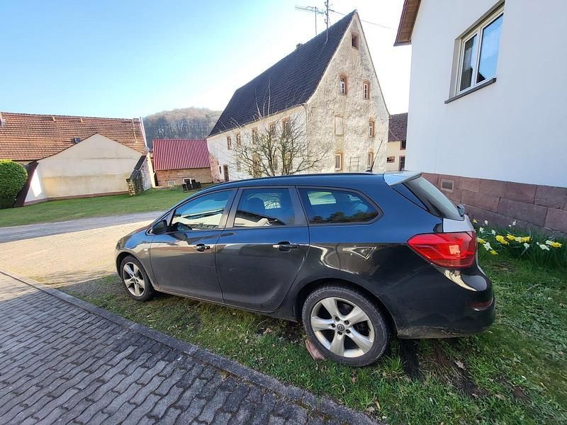 Gebraucht Opel Astra 125 PS (91 kW) 2012 Schwarz Kombi