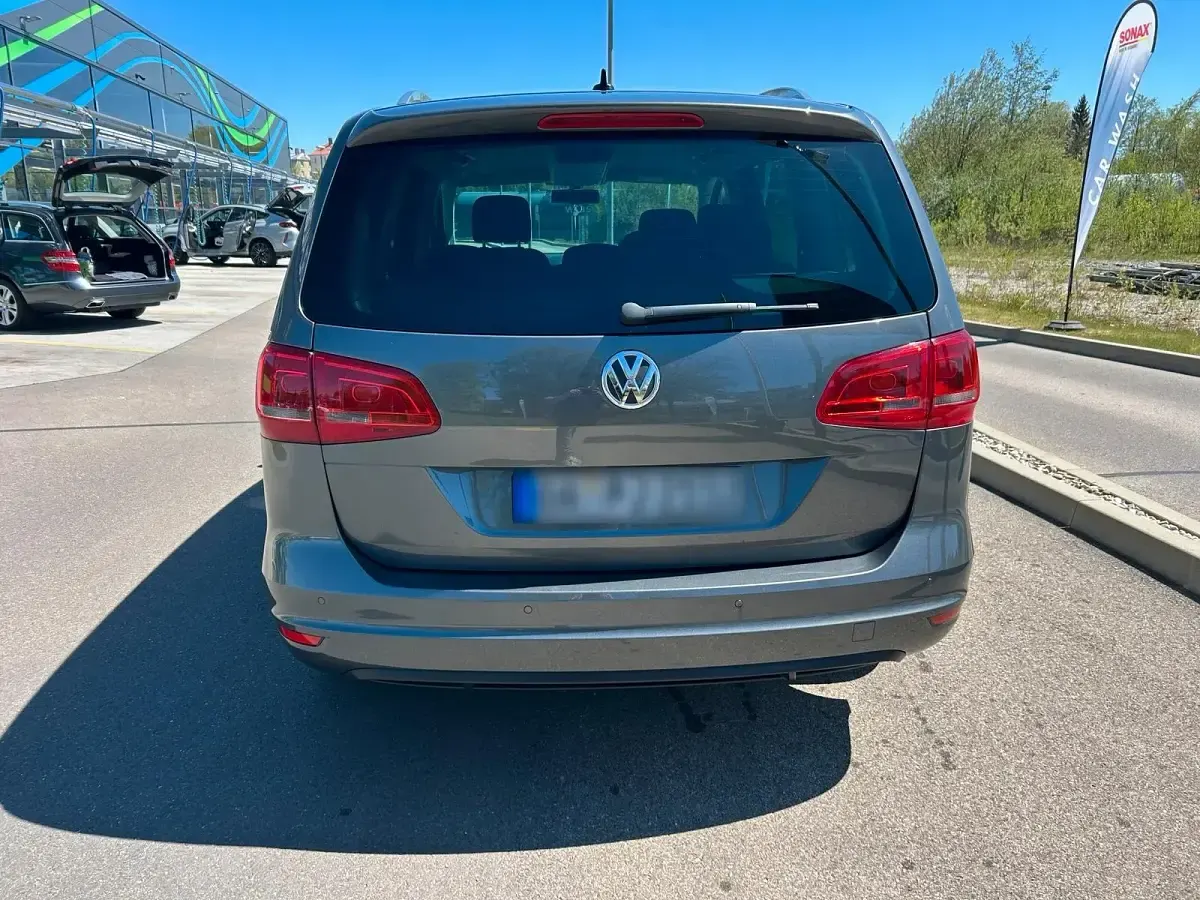 Gebraucht VW Sharan 140 PS (102 kW) 2015 Grau Van / Kleinbus