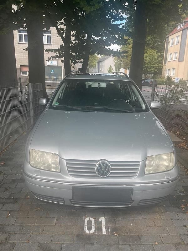 Silber Gebraucht 2003 VW Bora Limousine | 750 € (Superpreis) - Bild 1/4