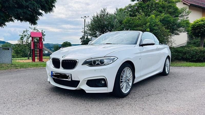 Weiß Gebraucht 2016 BMW 220 M Sport Cabrio | 18.900 € (Guter Preis) - Bild 1/4