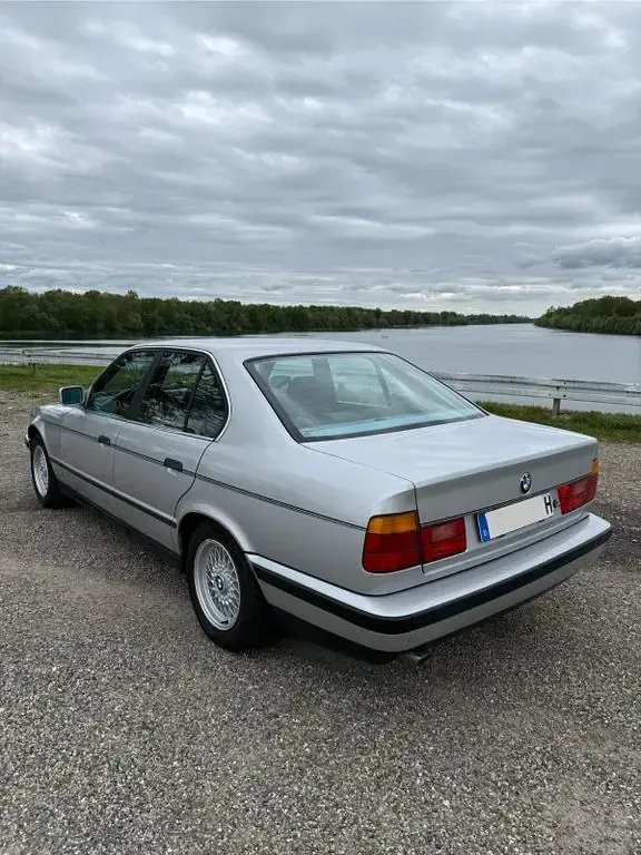 Gebraucht BMW 520 129 PS (94 kW) 1990 Silber Limousine
