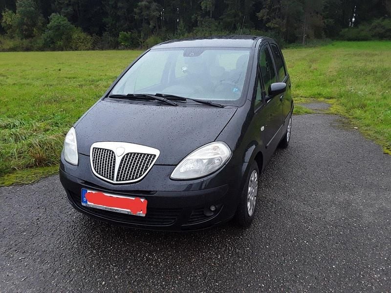 Grau Gebraucht 2005 Lancia Musa Van / Kleinbus | 1.350 € (Fairer Preis) - Bild 1/4