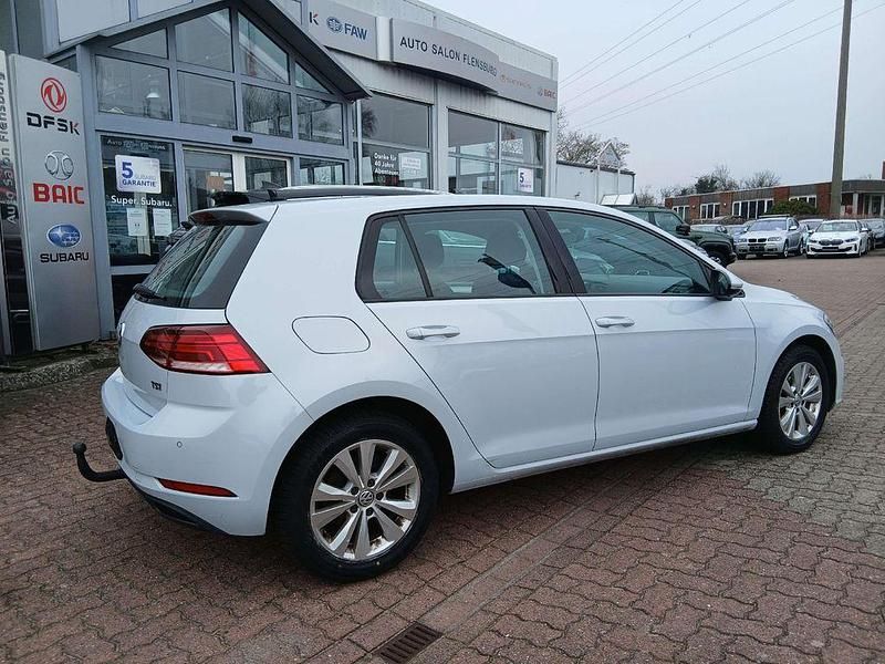 Gebraucht VW Golf VII Trendline 110 PS (80 kW) 2017 Grau Kleinwagen