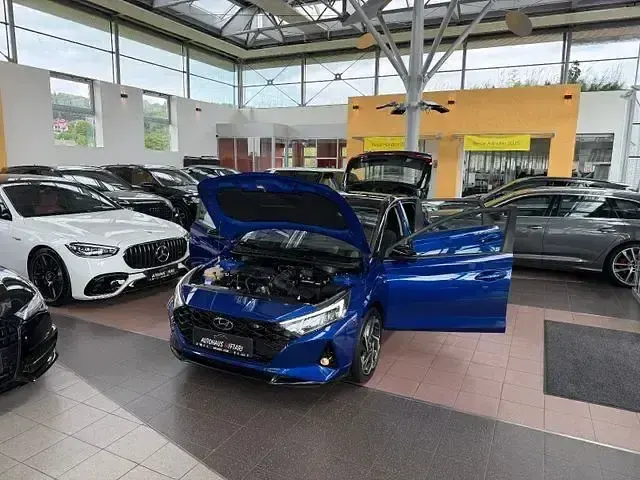 Gebraucht Hyundai i20 Intro Edition 101 PS (74 kW) 2021 Intense blue/ black / met Kleinwagen