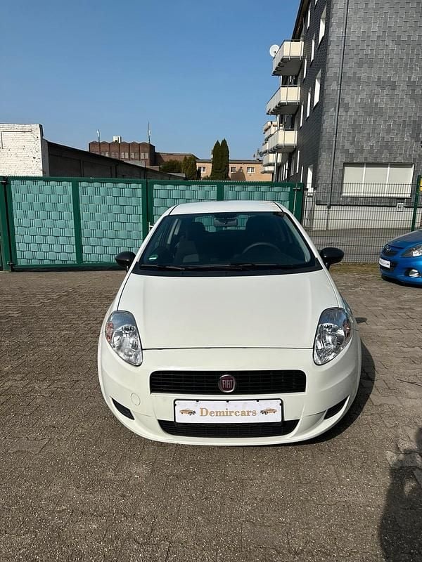 Gebraucht Fiat Punto 69 PS (50 kW) 2012 Weiß Kleinwagen