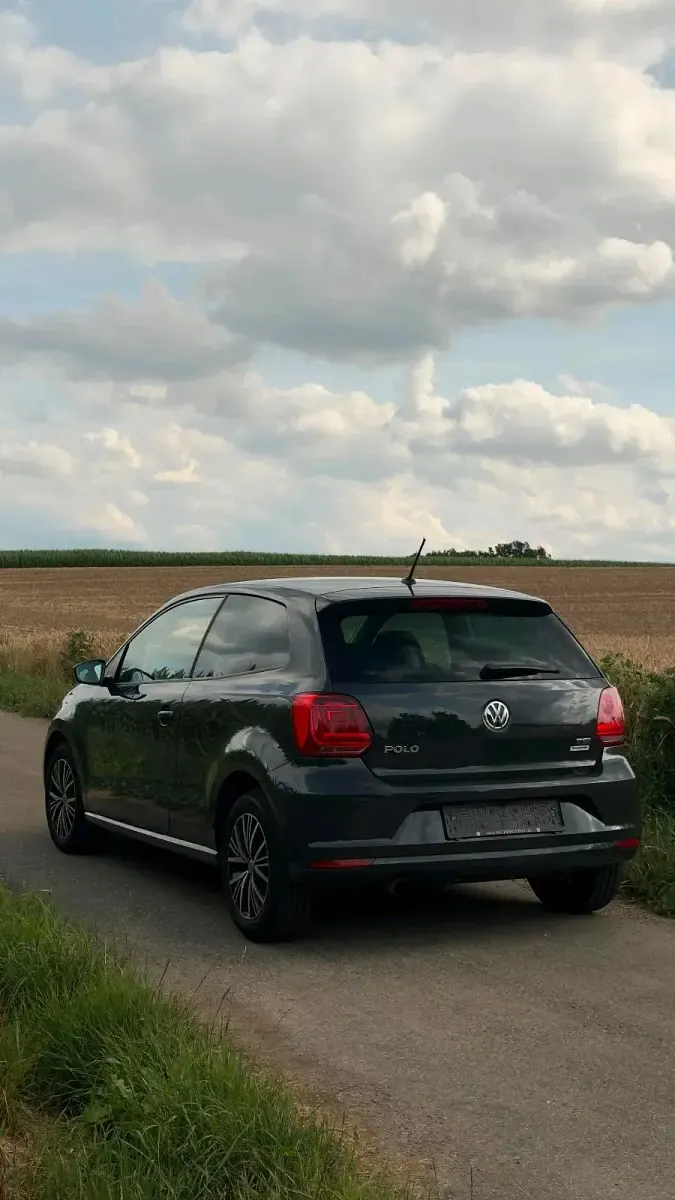 Gebraucht VW Polo 90 PS (66 kW) 2016 Grau Coupé