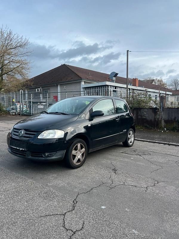 Gebraucht VW Fox 60 PS (44 kW) 2011 Schwarz Kleinwagen