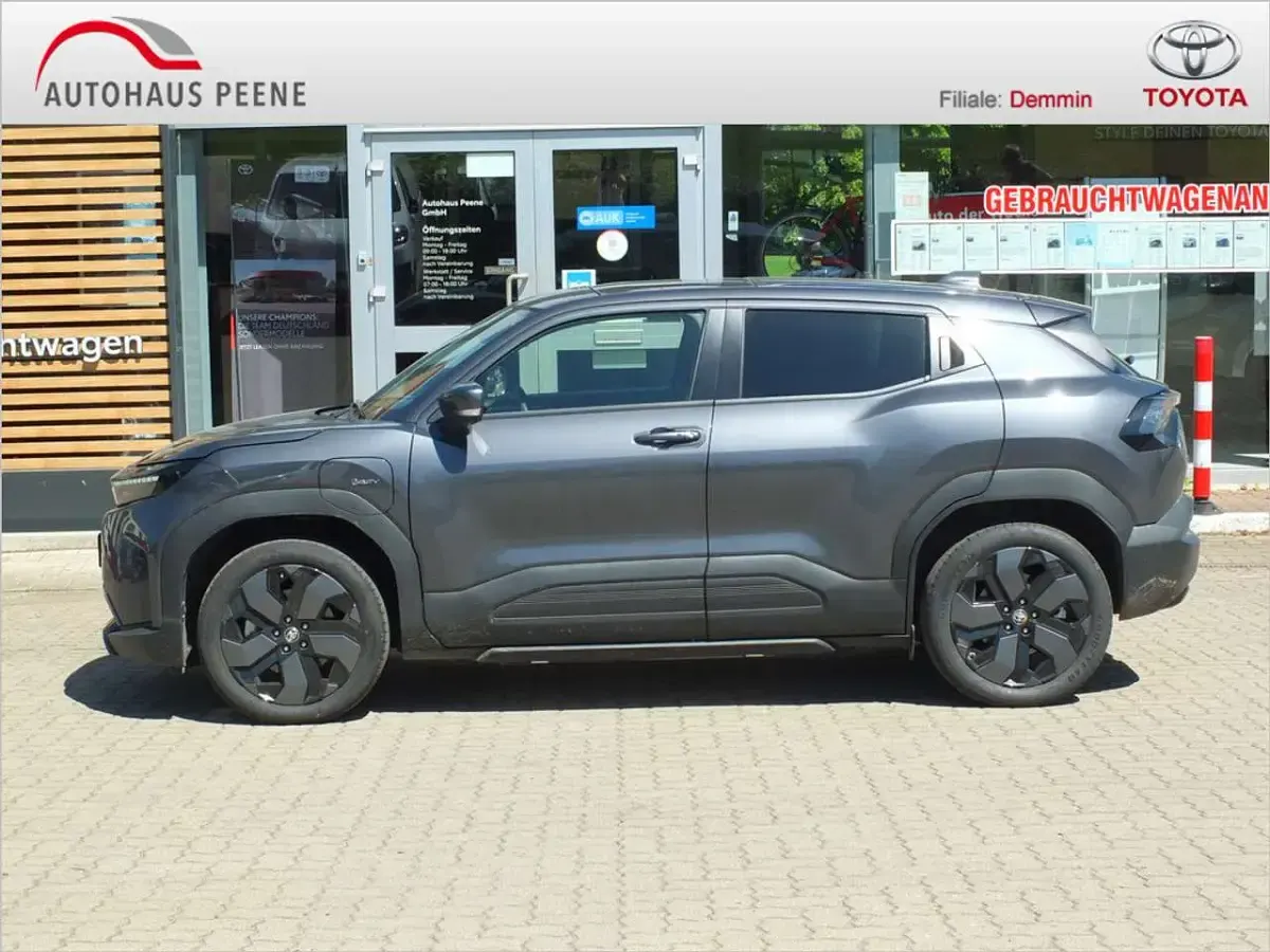 Gebraucht Toyota Urban Cruiser Lounge 127 kW (174 PS) 2026 Grau SUV