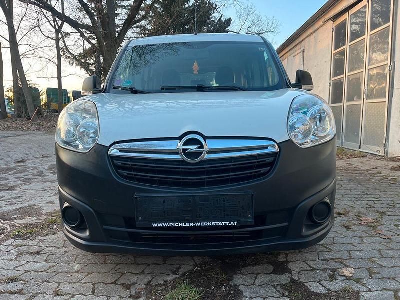 Gebraucht Opel Combo 90 PS (66 kW) 2016 Weiß Van / Kleinbus