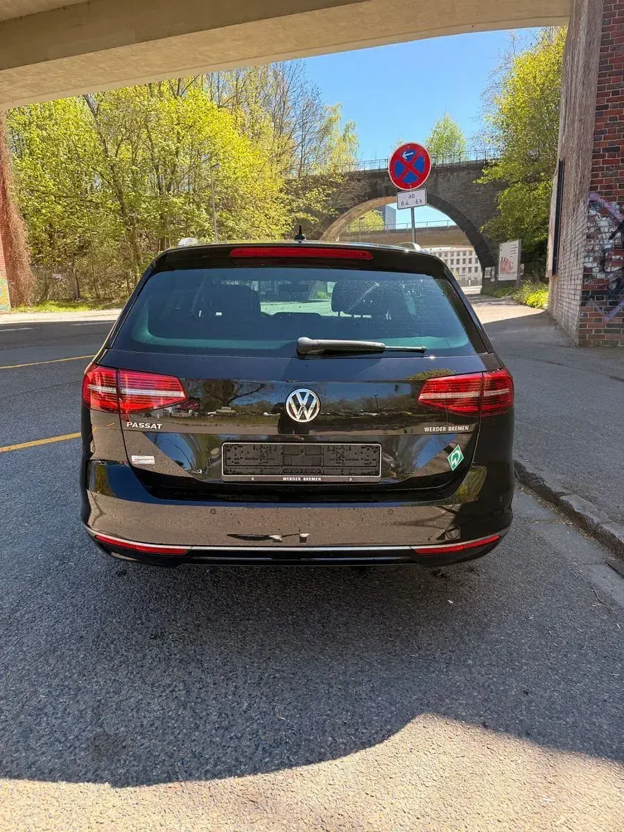 Gebraucht VW Passat Highline 150 PS (110 kW) 2016 Schwarz Kombi