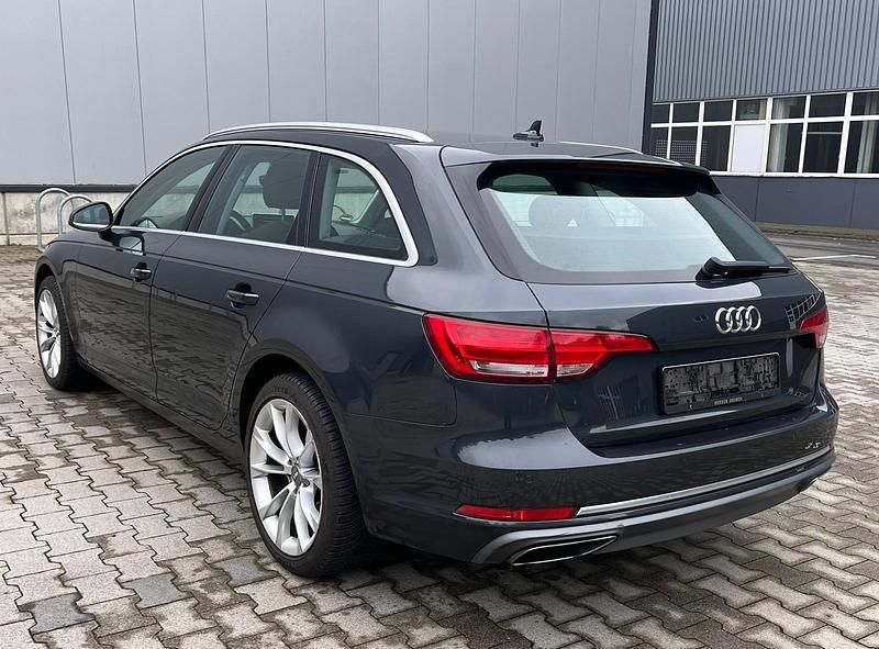 Gebraucht Audi A4 Ambiente 150 PS (110 kW) 2018 Grau Kombi