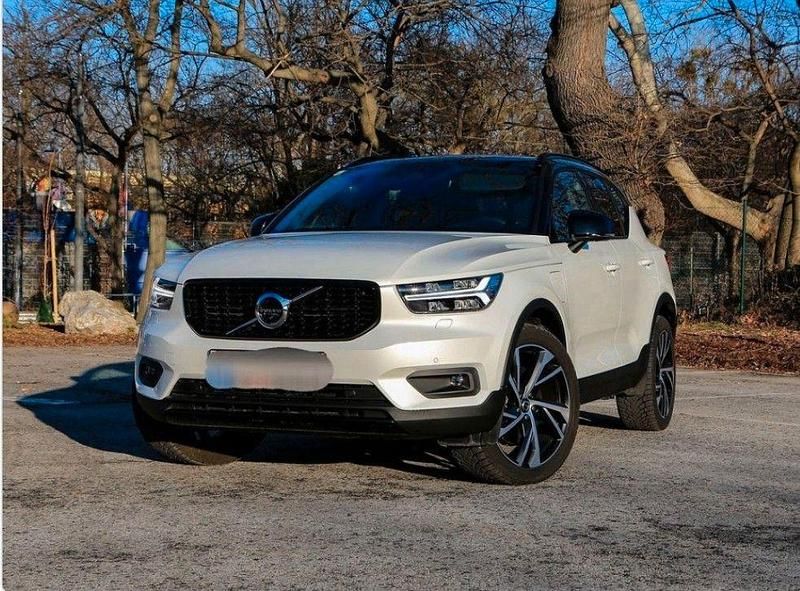 Silber Gebraucht 2020 Volvo XC40 R-Design SUV | 29.800 € (Guter Preis) - Bild 1/4