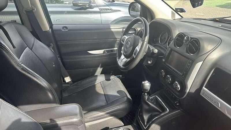 Usado Jeep Compass 163 HP (119 kW) 2013 Preto SUV