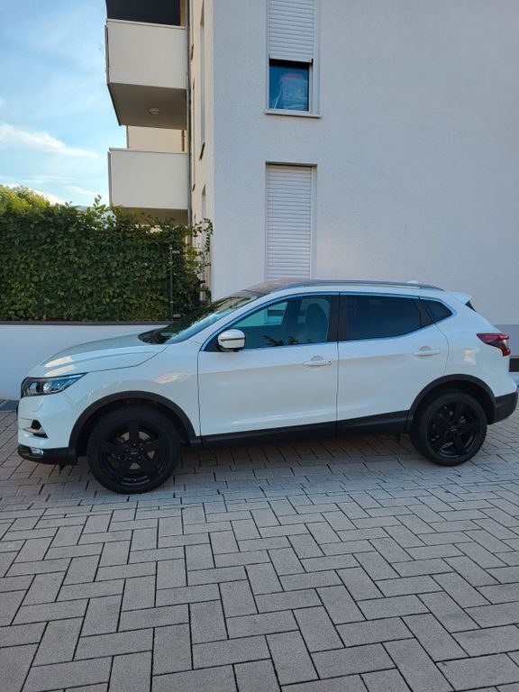 Weiß Gebraucht 2017 Nissan Qashqai 360º SUV | 16.000 € (Fairer Preis) - Bild 1/4