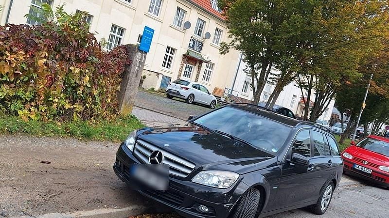 Schwarz Gebraucht 2010 Mercedes C220 Kombi | 6.500 € (Fairer Preis) - Bild 1/4