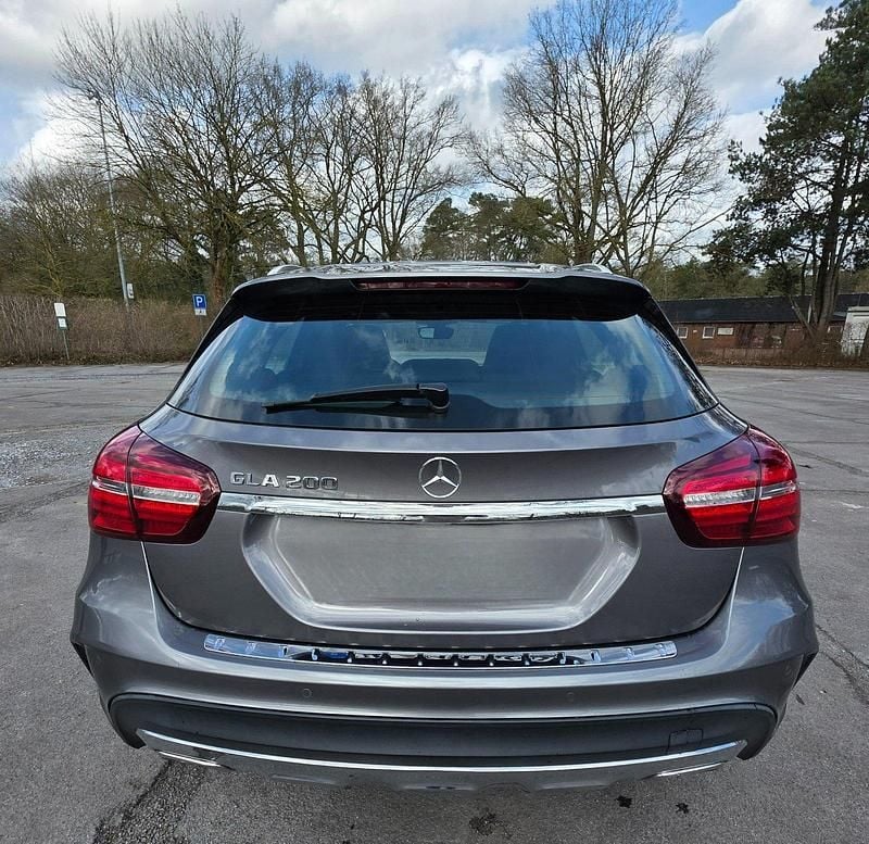 Gebraucht Mercedes GLA200 AMG line 156 PS (114 kW) 2019 Grau SUV