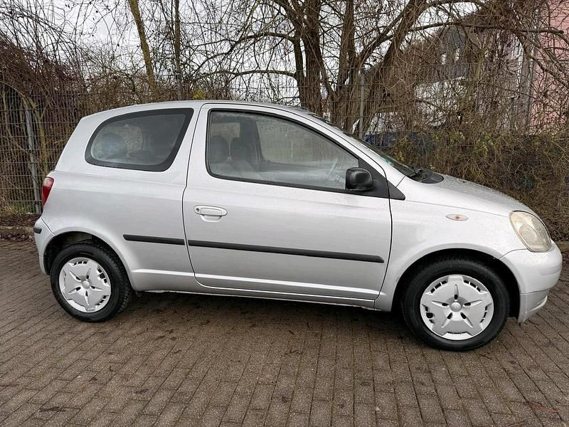 Gebraucht Toyota Yaris 68 PS (50 kW) 2000 Silber Kleinwagen
