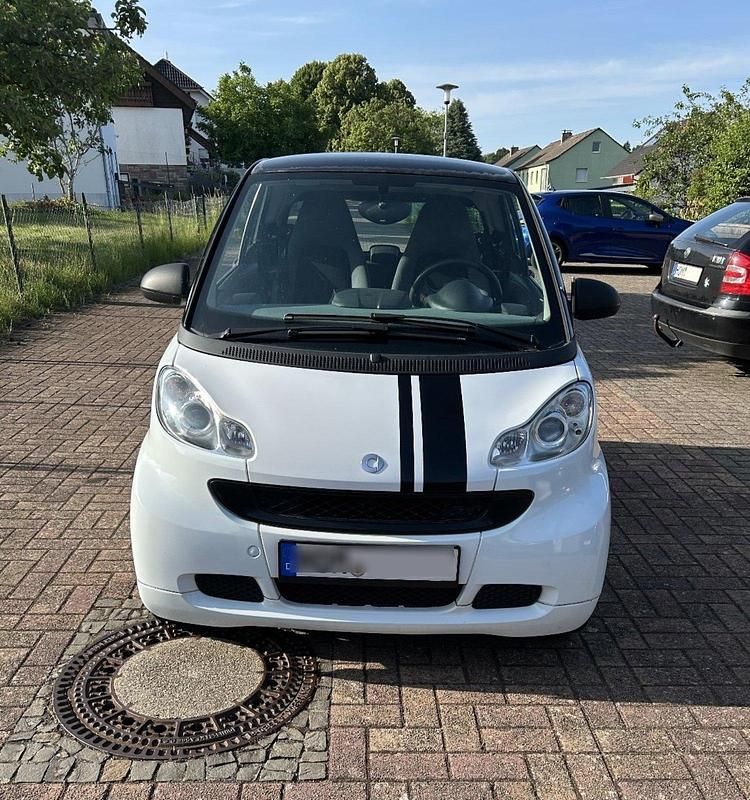 Weiß Gebraucht 2010 Smart ForTwo Coupé Coupé | 2.900 € (Guter Preis) - Bild 1/4