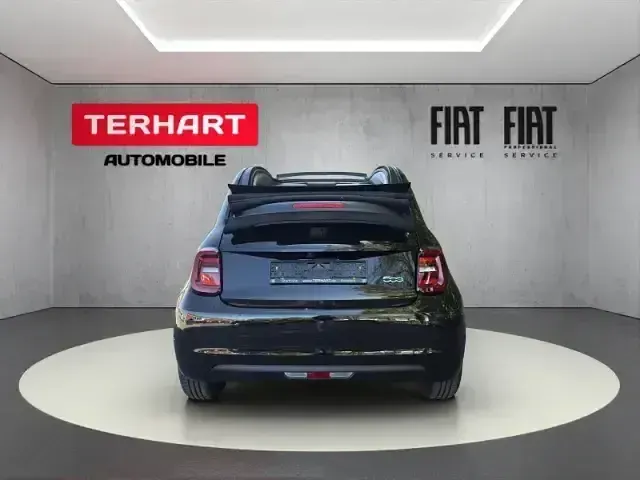 Gebraucht Fiat 500e Red 86 kW (118 PS) 2025 Colore esterno Cabrio