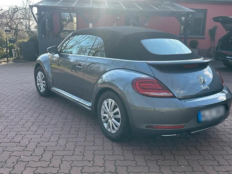Gebraucht VW Beetle Cabriolet Sound 150 PS (110 kW) 2018 Grau Cabrio