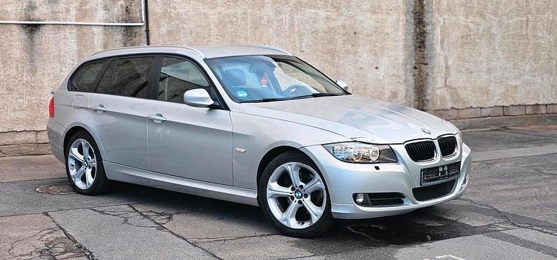 Silber Gebraucht 2011 BMW 320 Kombi | 3.500 € (Superpreis) - Bild 1/4