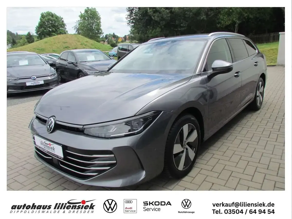 Gebraucht VW Passat Elegance 150 PS (110 kW) 2025 Grau Kombi