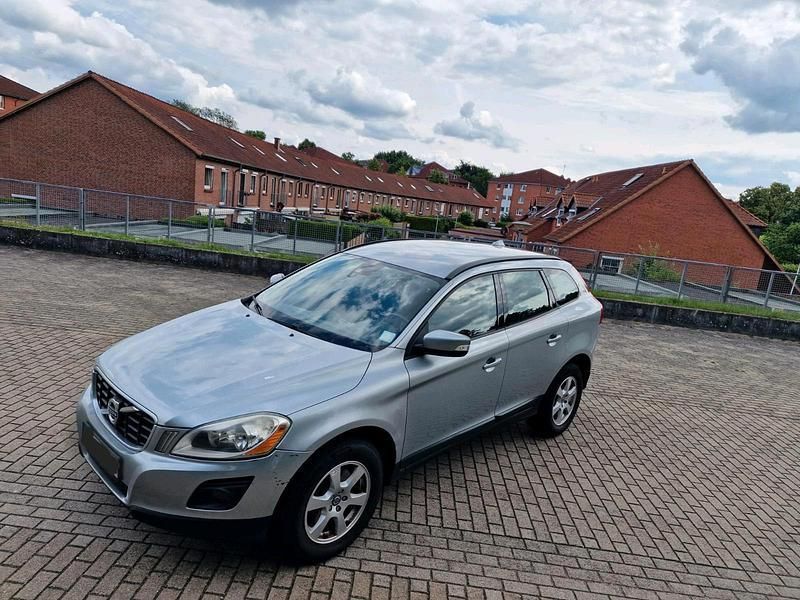 Grau Gebraucht 2009 Volvo XC60 SUV | 9.700 € (Fairer Preis) - Bild 1/4