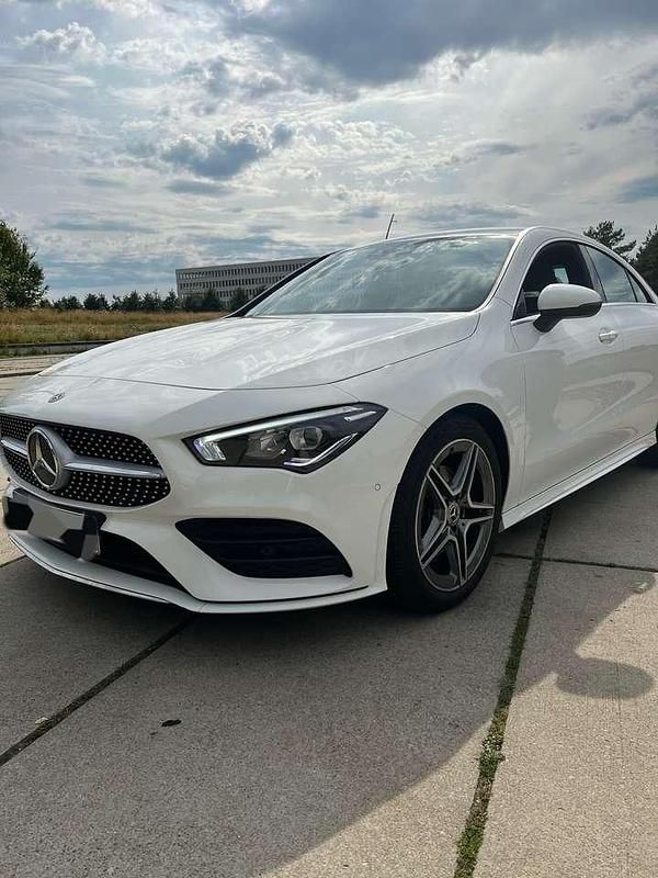 Weiß Gebraucht 2023 Mercedes CLA200 Limousine | 30.500 € (Guter Preis) - Bild 1/4