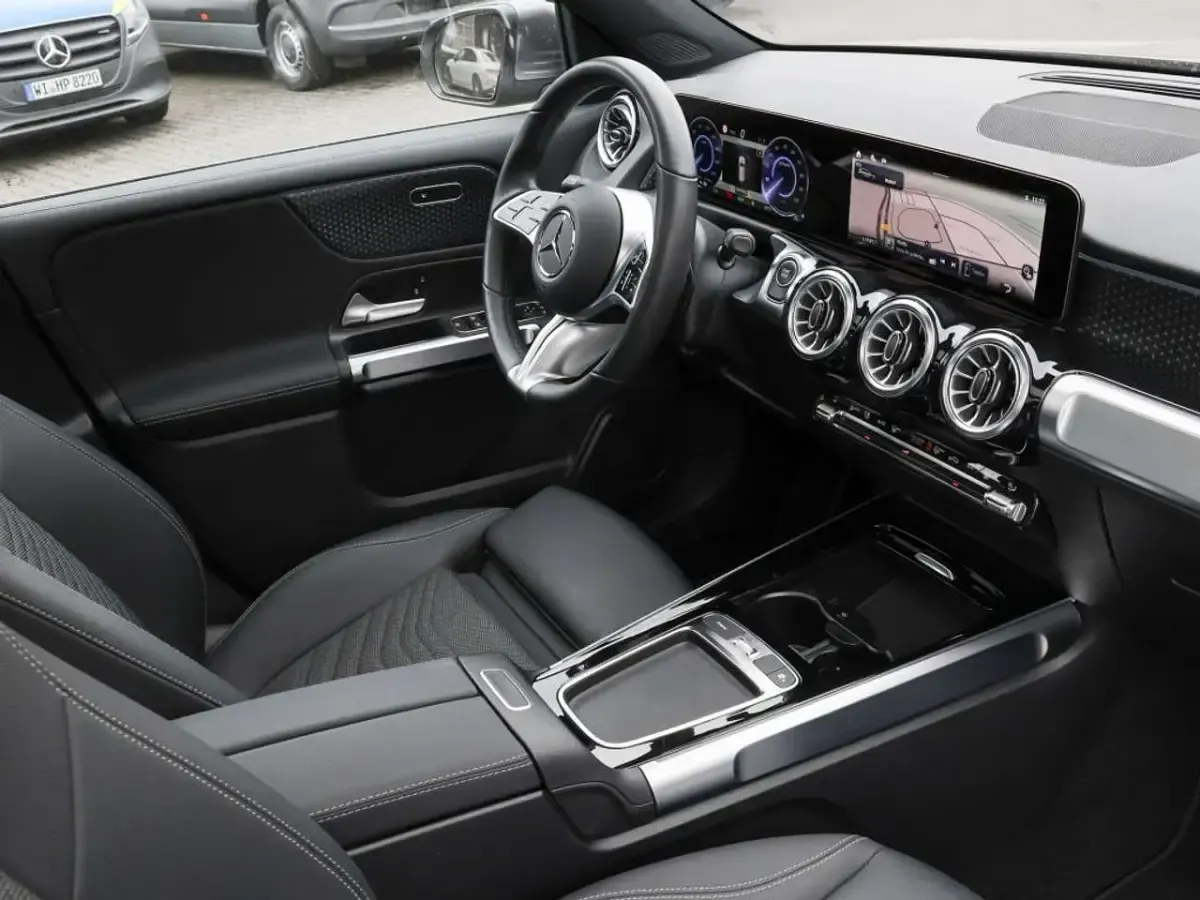 Gebraucht Mercedes EQB350 Progressive 214 kW (292 PS) 2025 Grau SUV