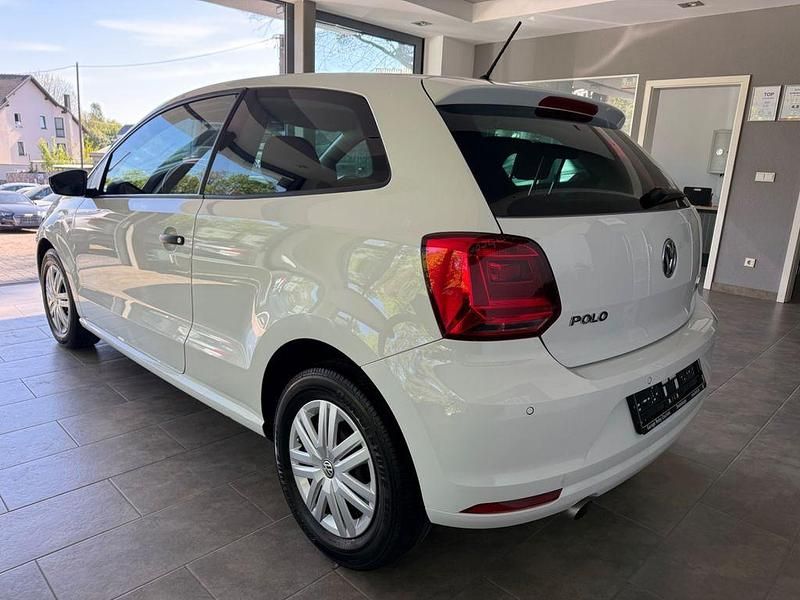 Gebraucht VW Polo Trendline 90 PS (66 kW) 2015 Weiß Kleinwagen