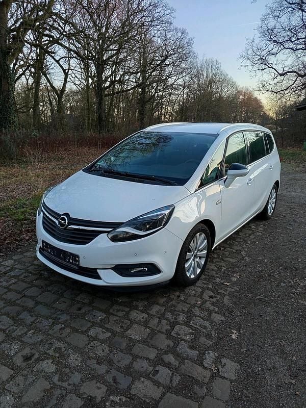 Weiß Gebraucht 2018 Opel Zafira Tourer Van / Kleinbus | 6.500 € (Fairer Preis) - Bild 1/4