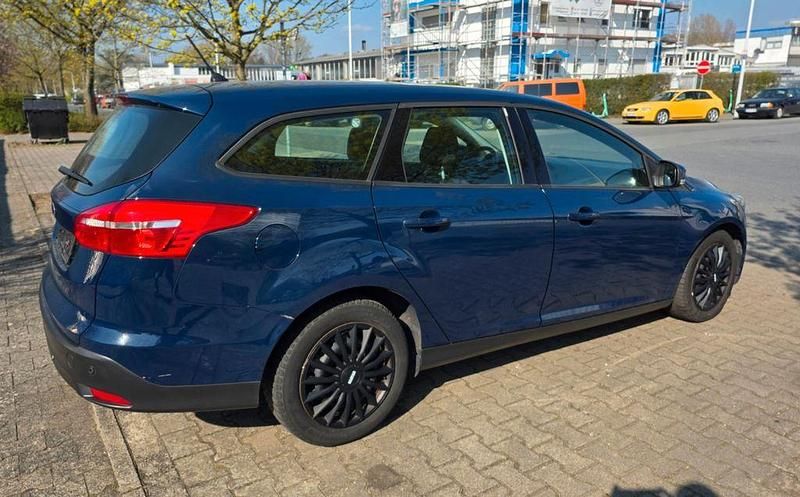 Gebraucht Ford Focus Trend 105 PS (77 kW) 2018 Blau Limousine