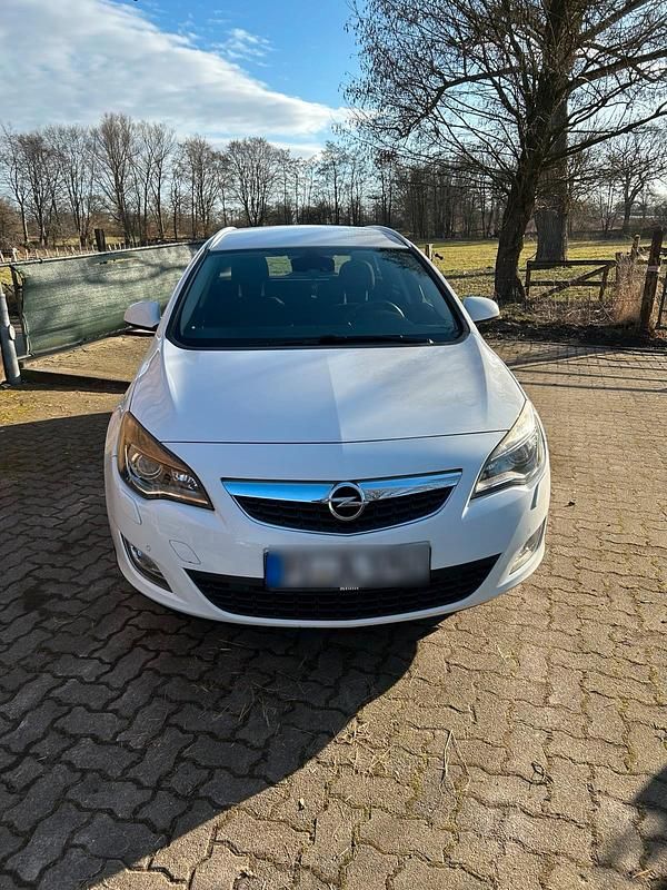 Gebraucht Opel Astra 179 PS (131 kW) 2012 Weiß Kombi