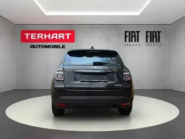 Gebraucht Fiat 600 Basis 101 PS (74 kW) 2025 Schwarz SUV