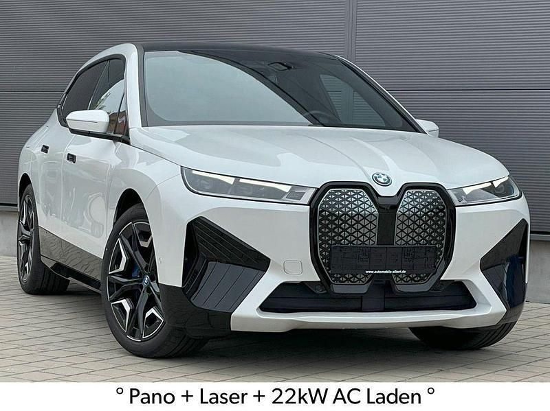 Weiß Gebraucht 2023 BMW iX Sport Line SUV | 66.790 € (Guter Preis) - Bild 1/4