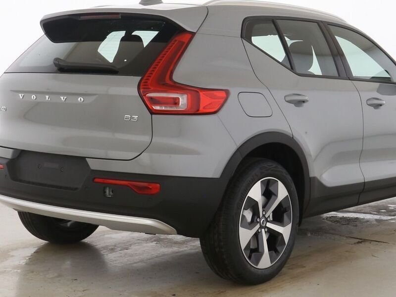 Gebraucht Volvo XC40 Core 163 PS (119 kW) 2024 Vapour grey / metallic SUV