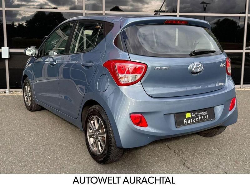 Gebraucht Hyundai i10 Edition 87 PS (63 kW) 2015 Blau Kleinwagen