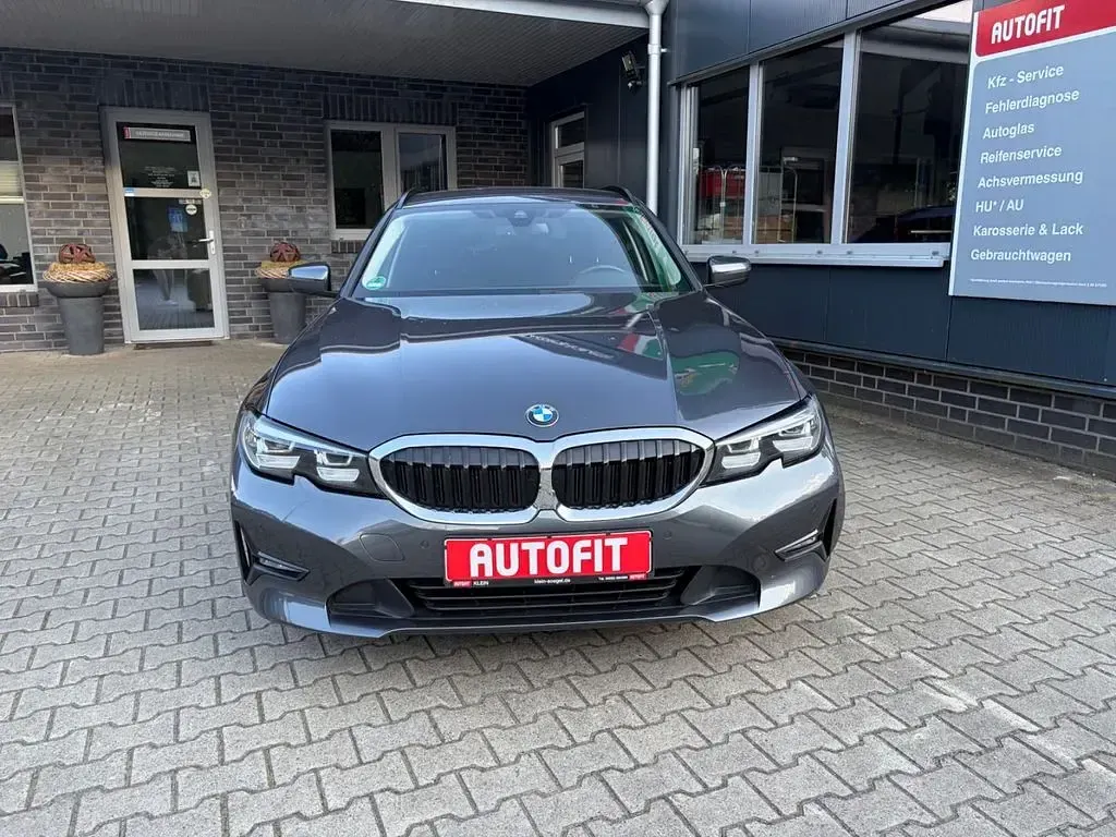 Gebraucht BMW 320 Advantage 190 PS (139 kW) 2021 Grau Kombi