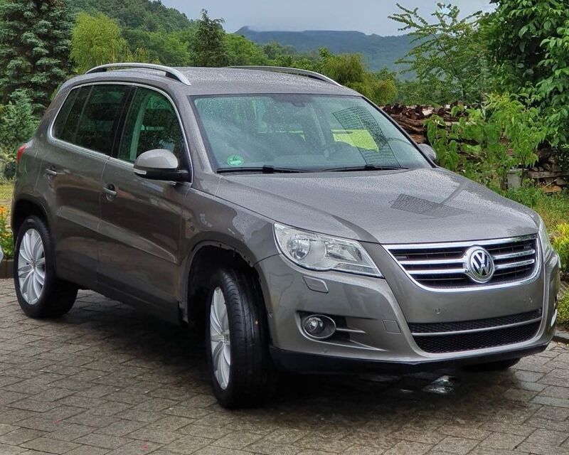 Grau Gebraucht 2011 VW Tiguan Team SUV | 11.000 € (Etwas zu teuer) - Bild 1/3