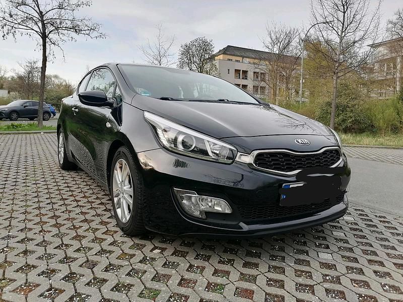 Gebraucht Kia Ceed 135 PS (99 kW) 2014 Schwarz Kleinwagen