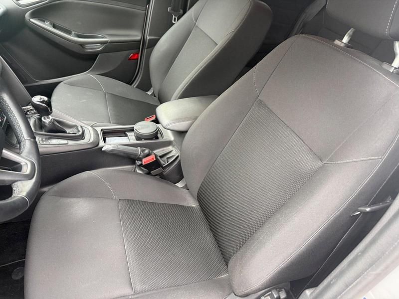 Gebraucht Ford Focus Business Edition 125 PS (91 kW) 2016 Silber Kombi