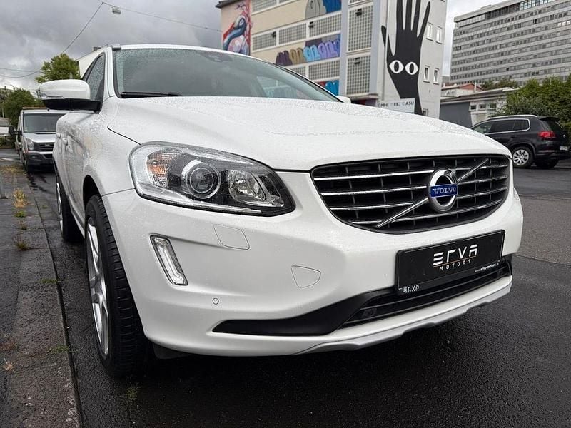 Weiß Gebraucht 2017 Volvo XC60 Summum SUV | 21.950 € (Superpreis) - Bild 1/4