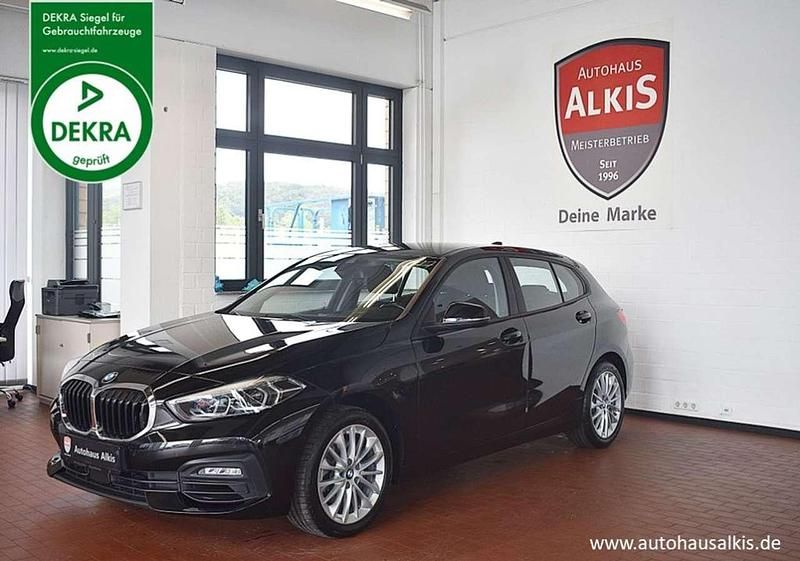 Saphirschwarz metallic Gebraucht 2021 BMW 116 Advantage Kleinwagen | 20.900 € (Teuer) - Bild 1/2