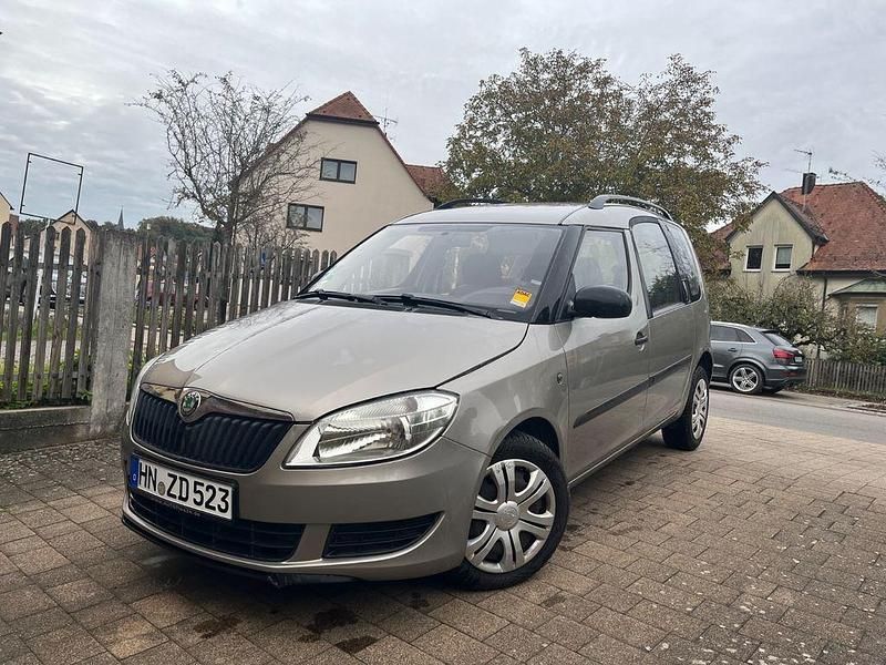 Braun Gebraucht 2012 Skoda Roomster Family Kombi | 2.850 € (Superpreis) - Bild 1/4