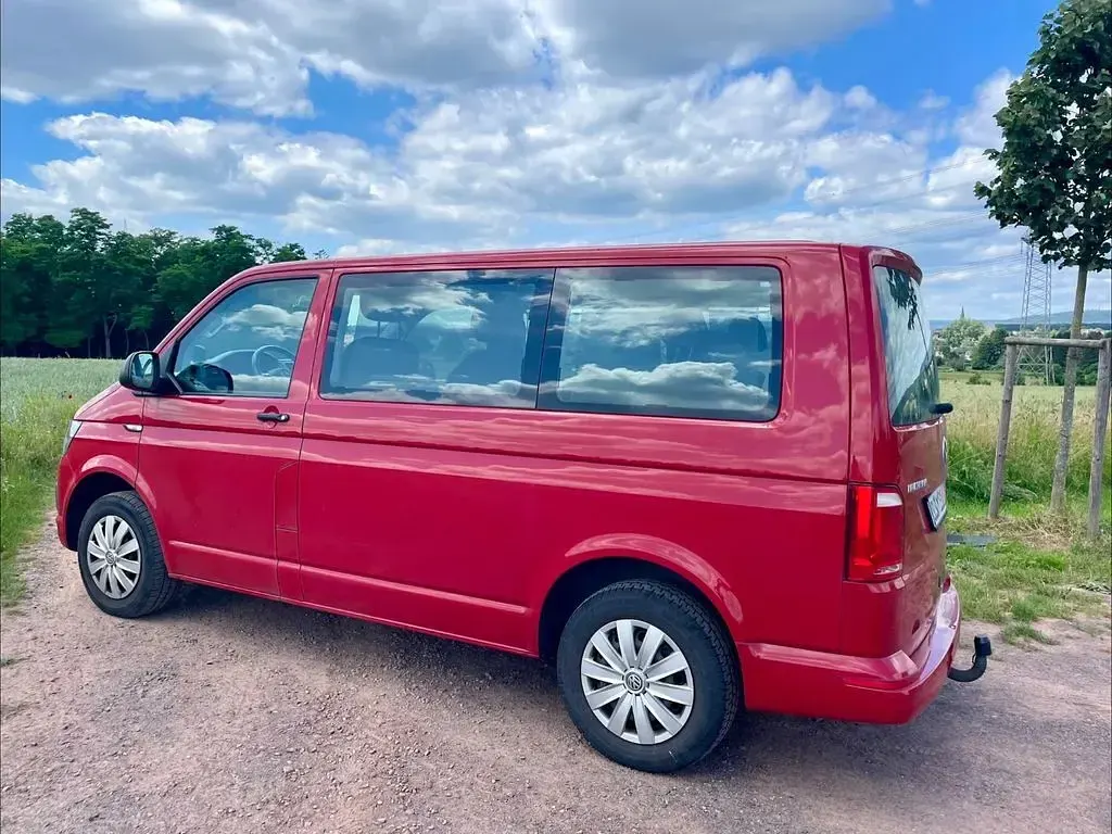 Gebraucht VW Multivan Trendline 84 PS (61 kW) 2018 Rot Van / Kleinbus